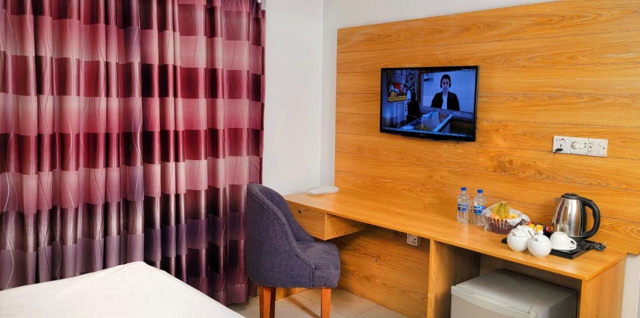 Hotel Afford Inn Дакка Экстерьер фото